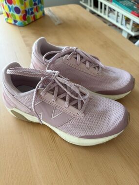 New Balance Girls Sneakers - Pastel Pink